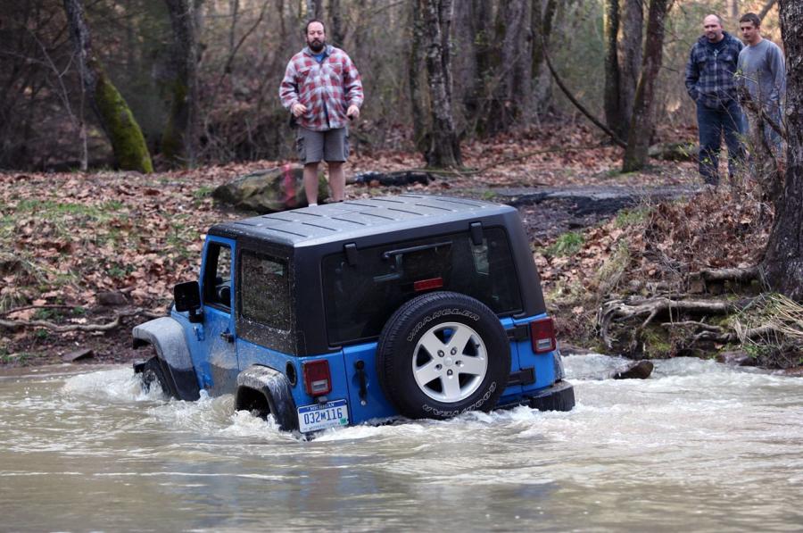  Jeep Wrangler Sport 2012 года  (фото 39 из 60)